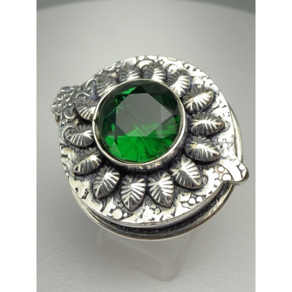 Vintage Plated Sterling Silver Poison Ring Green Crystal Secret Compartment#1191
